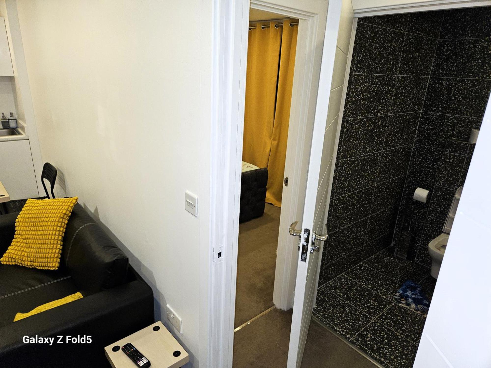 London Sleephouse Partying Is Not Allowed Pls Buitenkant foto